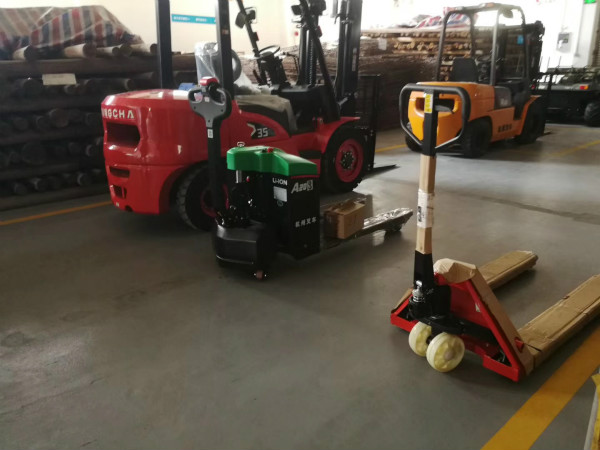 怎么操作叉車(chē)才安全？這些危險要規避！