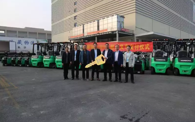 【強勢】杭叉集團交付湖南某大型冷庫58臺鋰電池叉車(chē)！